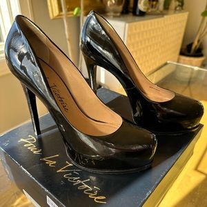 Black Patent Pour La Victoire Heels